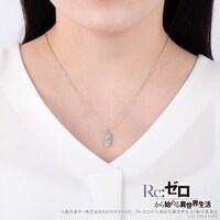 「Re:ゼロから始める異世界生活 エミリアモチーフ プレートネックレス」着用イメージ