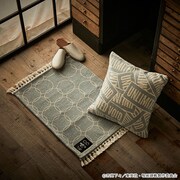 「五条悟 モデル」のクッションカバーとミニラグのイメージ。