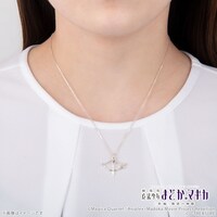 「魔法少女まどか☆マギカ 鹿目まどか 武器モチーフ ネックレス」の着用イメージ。