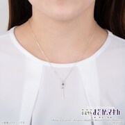 「魔法少女まどか☆マギカ 美樹さやか 武器モチーフ ネックレス」の着用イメージ。