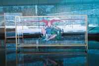 「漫画『もしも東京』展」の様子。大童澄瞳の作品が展示されている地下1階の水と石のプロムナード。