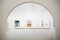 「漫画『もしも東京』展」の講堂内に展示された小畑友紀の作品。