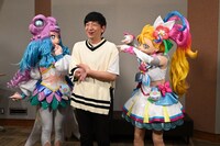 左からキュアラメール、向井慧、キュアサマー。