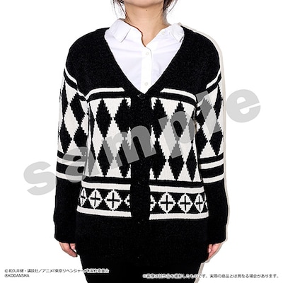 「東京リベンジャーズ カーディガン（ドラケンイメージ）」レディースサイズの着用イメージ。