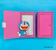 「【 ドラえもん 】 箱入りマスク 24枚入り どこでもドア ピンク」