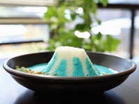 「青い富士山カレー」