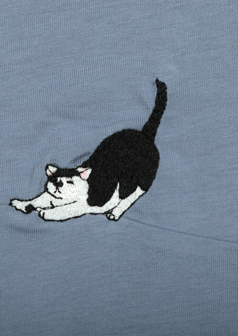 半袖ワンピース「猫」(c)Ryo Ikuemi/Shogakukan