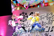 おしゃまトリックス。左から歩堂デヴィ役の山北早紀、明日香ルゥ役の澁谷梓希。