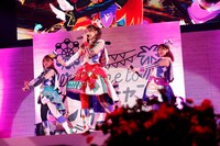 メルティックスター。 左から緑川さら役の若井友希、赤城あんな役の芹澤優、紫藤める役の森嶋優花。