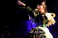 ルルナ役の山村響。