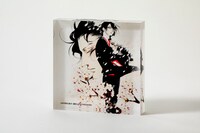 シリーズ6巻「妖奇庵夜話 花闇の来訪者」のカバーイラストを用いたアクリルブロック。