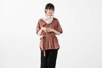 「夏目友人帳 モデル ストール」着用画像。