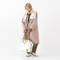 「夏目友人帳 モデル トートバッグ」の着用画像。