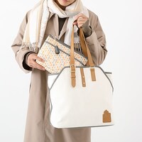 「夏目友人帳 モデル トートバッグ」「夏目友人帳 モデル トートバッグ」の着用画像。