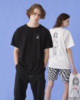 「X-girl × KATSURA MASAKAZU」アイテムの着用イメージ。