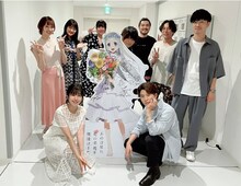 前列左から茅野愛衣、入野自由。後列左から戸松遥、早見沙織、岡田麿里、近藤孝行、田中将賀、長井龍雪監督、櫻井孝宏。