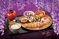 甘露寺蜜璃をモチーフにした「ハイカラ・カツ膳」。（画像提供：ユニバーサル・スタジオ・ジャパン）