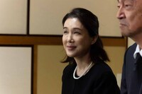 筒井真理子演じるまみの母。