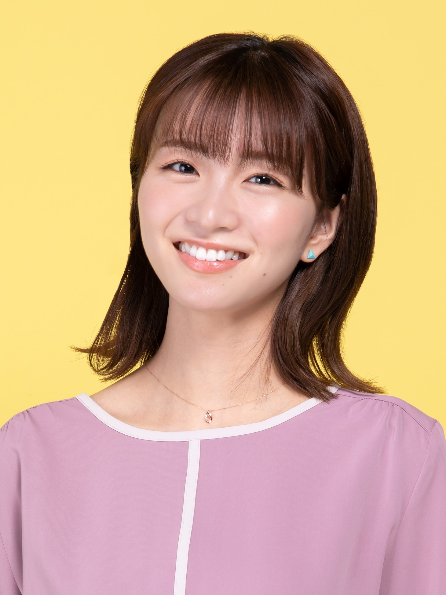 小湊かえでを演じる岡崎紗絵。
