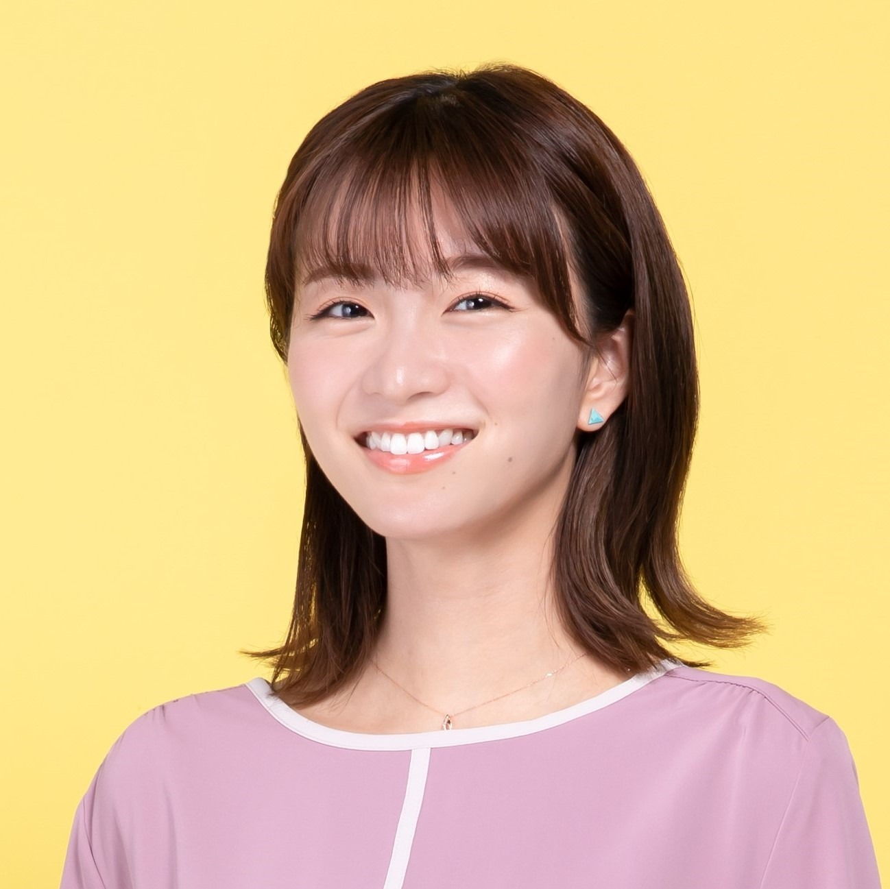 小湊かえでを演じる岡崎紗絵。