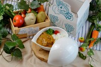 「畑のレストラン」の食器の使用イメージ。