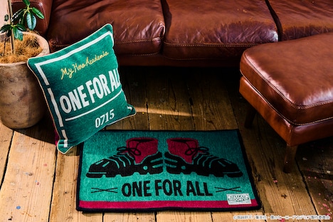 「緑谷出久 モデル クッションカバー」と「緑谷出久 モデル ミニラグ」。