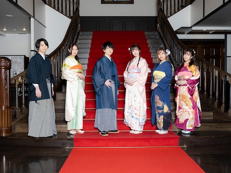 キャスト6人の写真。左から土岐隼一、安済知佳、小林裕介、会沢紗弥、宮本侑芽、伊藤彩沙。