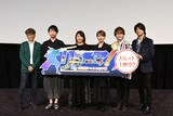 劇場アニメ「リョーマ！ The Prince of Tennis 新生劇場版テニスの王子様」公開記念舞台挨拶の様子。左から神志那弘志監督、諏訪部順一、皆川純子、朴ろ美、置鮎龍太郎、許斐剛。