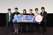 劇場アニメ「リョーマ！ The Prince of Tennis 新生劇場版テニスの王子様」公開記念舞台挨拶の様子。左から神志那弘志監督、諏訪部順一、皆川純子、朴ろ美、置鮎龍太郎、許斐剛。