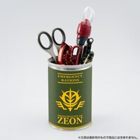 「機動戦士ガンダム　ジオン公国軍 食糧カンパン（10缶入）」の缶の使用イメージ。