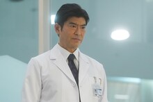 高嶋政宏が演じる灰島将人。