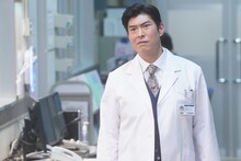 高嶋政宏が演じる灰島将人。