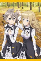 劇場販売グッズのB2タペストリー。