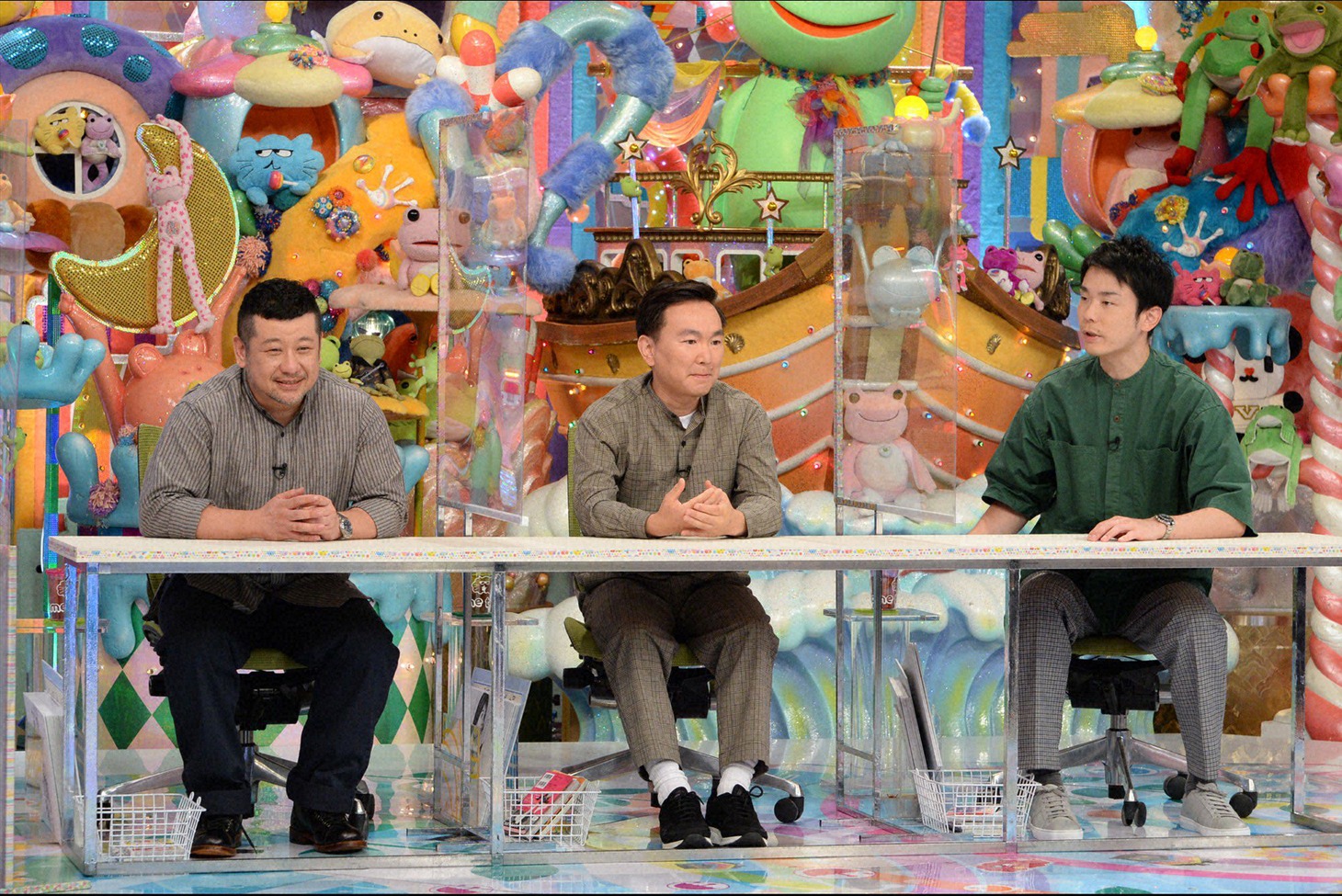（左から）ケンドーコバヤシ、かまいたち。(c)テレビ朝日