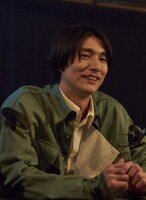 遊屋慎太郎扮する宮台亨。(c)テレビ東京