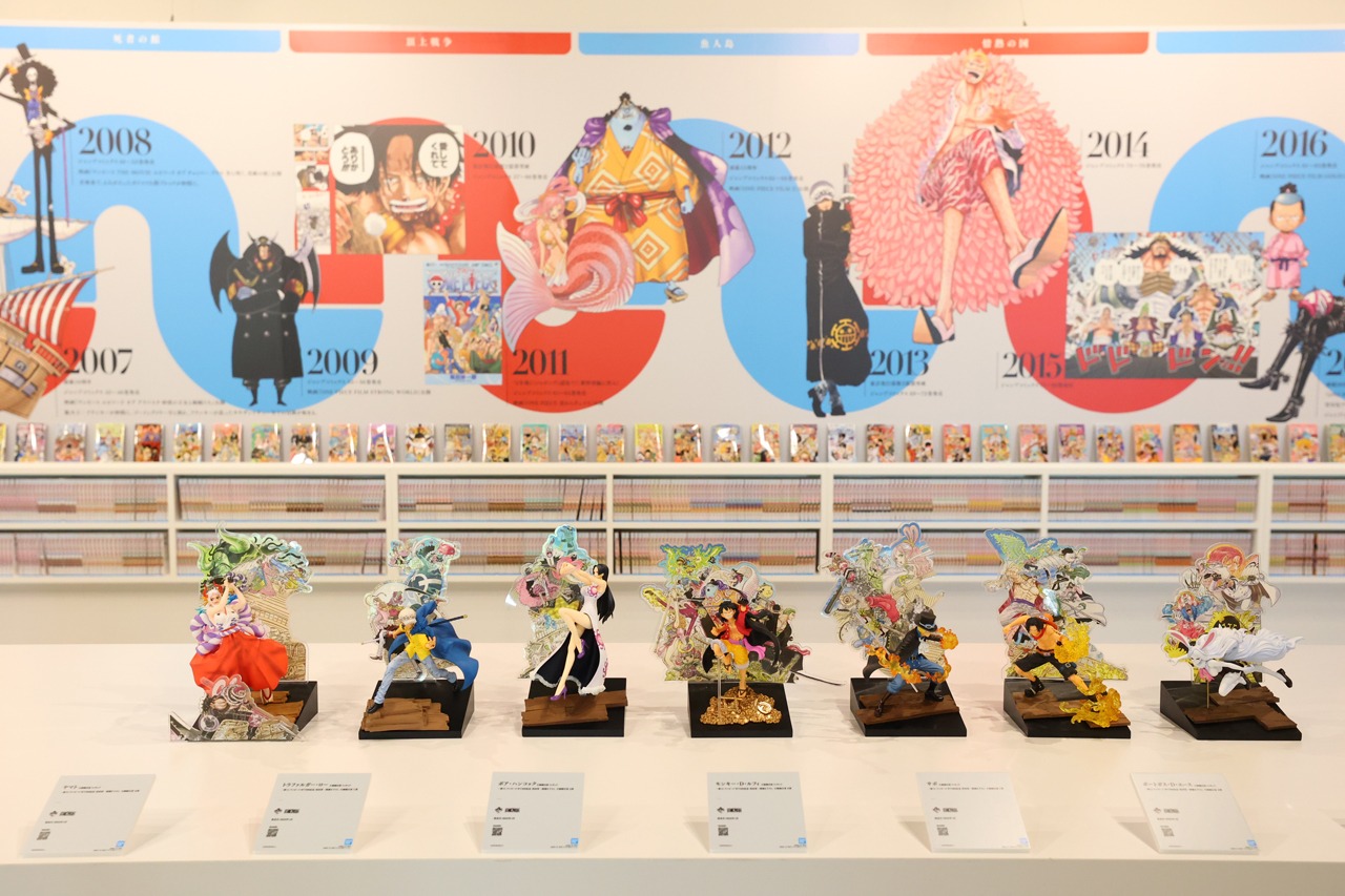 「100巻立ち読み図書館」に展示されたフィギュア。(c)尾田栄一郎/集英社