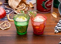 左が「ミニグラスアイス ワイルドタイガー」、右が「ミニグラスアイス バーナビー」。