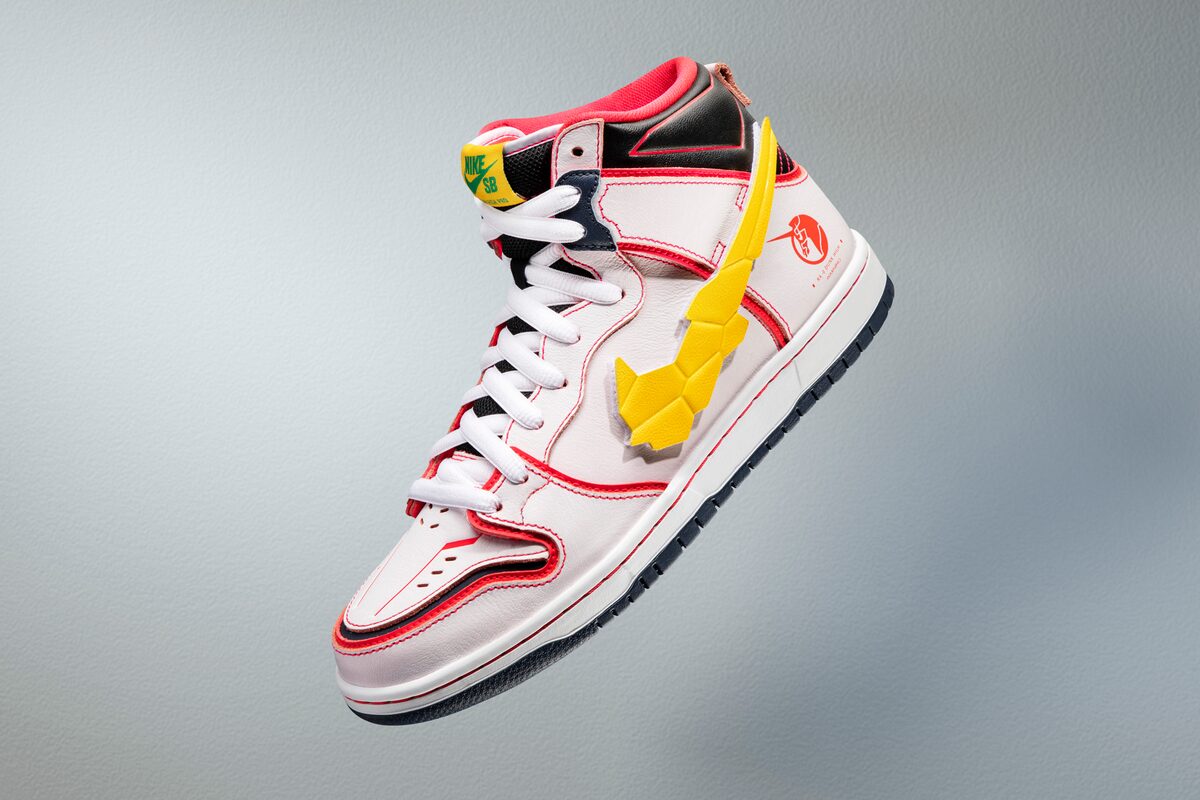 ユニコーンガンダムとバンシィのnike Sbシューズ デストロイモード カラーで コミックナタリー