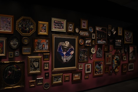 「魔法少女まどか☆マギカ10（展）」の様子。