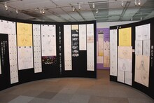 「魔法少女まどか☆マギカ10（展）」の様子。