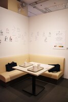 「魔法少女まどか☆マギカ10（展）」の様子。