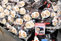 「魔法少女まどか☆マギカ10（展）」物販コーナーの様子。