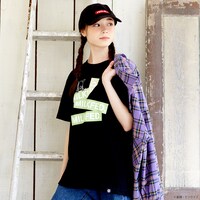 「STRICT-G MILKFED.『機動戦士ガンダム』Tシャツ ハロ グリーン BAR ロゴ柄」着用イメージ