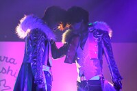 DARK NIGHTMARE。左からウシミツ役の鵜澤正太郎、シンヤ役の河合健太郎。