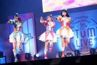 SoLaMi♡SMILE。左からみれぃ役の芹澤優、らぁら役の茜屋日海夏、そふぃ役の久保田未夢。