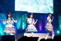 MY☆DREAM。左からみちる役の山田唯菜、ゆい役の伊達朱里紗、にの役の大地葉。