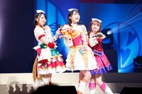 プリパラナース。左からふわり役の佐藤あずさ、そふぃ役の久保田未夢、レオナ役の若井友希。