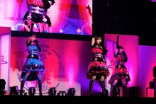 Gaarmageddon。左からみかん役の渡部優衣、あろま役の牧野由依、ガァルル役の真田アサミ。