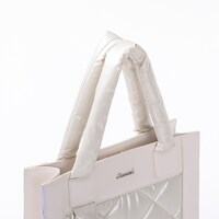 ロシアモデルのバッグ。