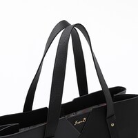 日本モデルのバッグ。